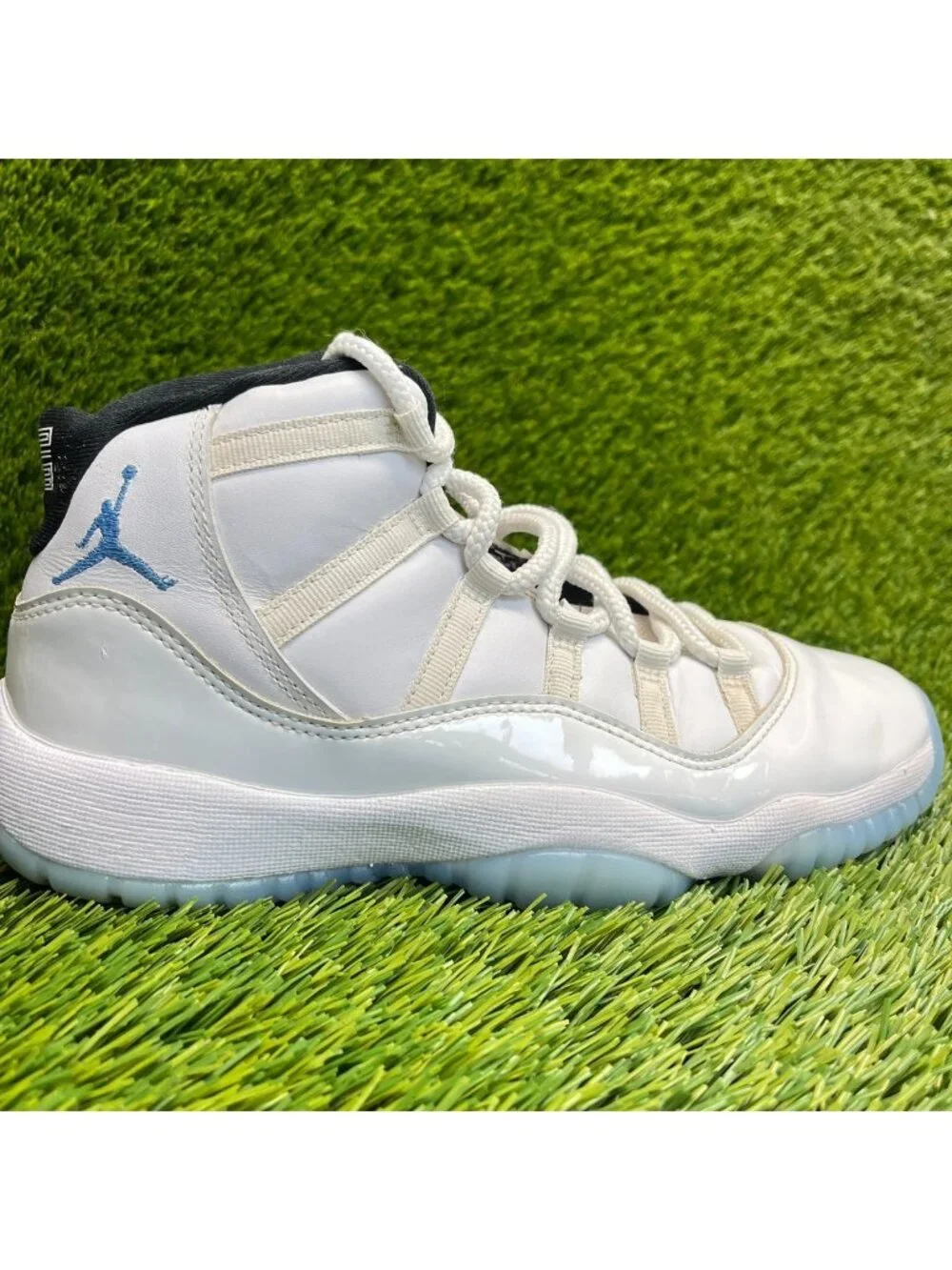 Nike Air Jordan 11 Retro Boys Size 6Y White Blue Athletic Leather Shoes Sneakers